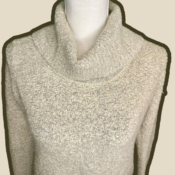 Calvin Klein Cream / Tan Fuzzy Marled Foldover Turtleneck Sweater Size Small - Picture 2 of 10